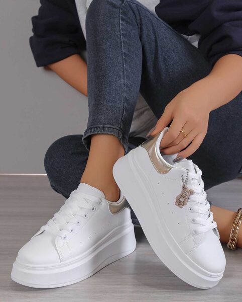 leisure shoes with a bear white/gold