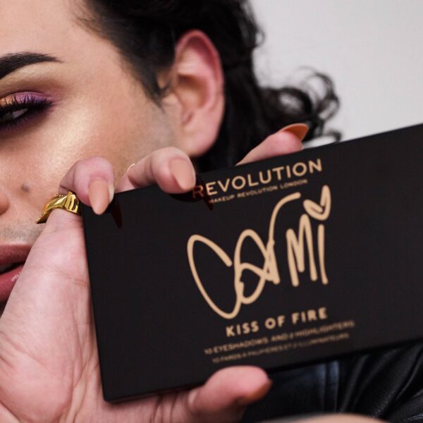 Makeup Revolution Kiss Of Fire Shadow Palette