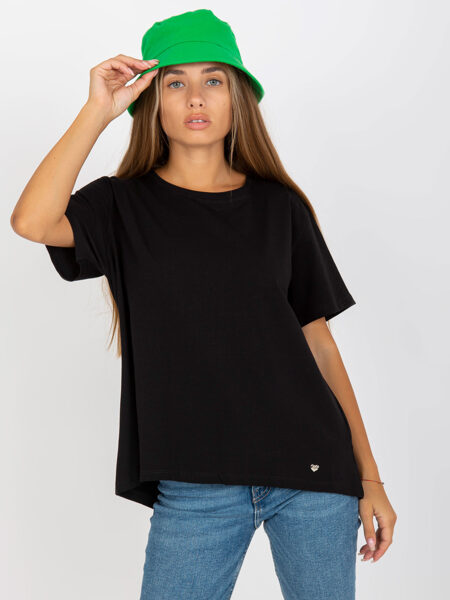 Black t-shirt with round neck